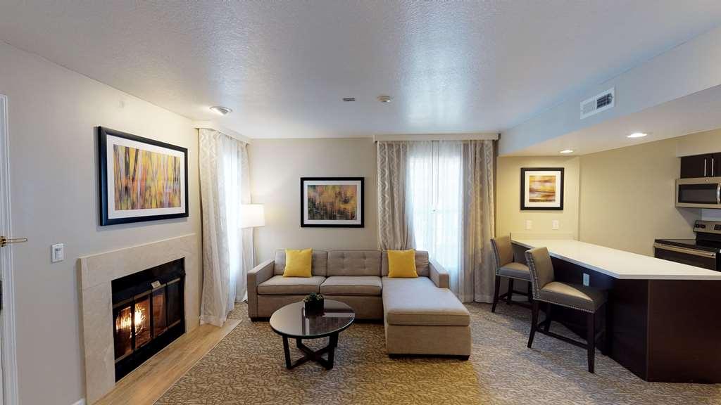 Chase Suite Hotel Newark Fremont Habitación foto
